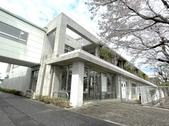 南田中小　体育館・プール・図書館（外観）