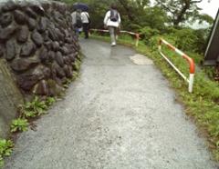 駐車場からキャンプ場への道（1）