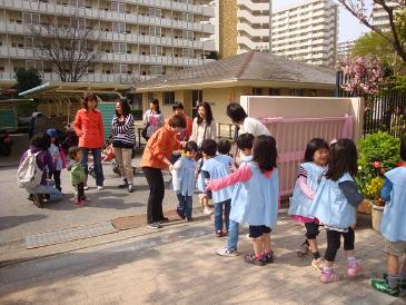 入園後登園風景