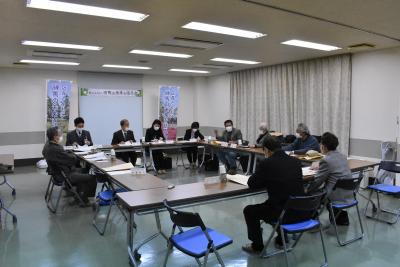 懇談している様子の写真