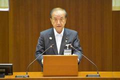 練馬区長が所信表明をしている様子