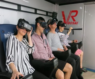 VR防災体験車の画像