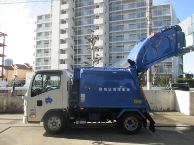 小型プレス車排出