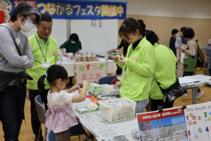 ワークショップの様子（スタンプづくり）