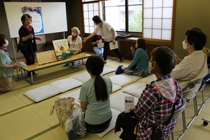 ワークショップの様子（絵本の読み聞かせ）
