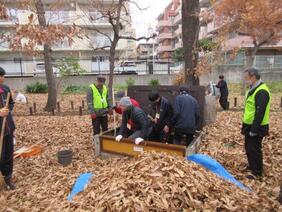 腐葉土作り体験の様子