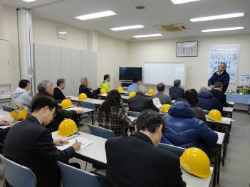 東京ペットボトルリサイクル株式会社での視察風景