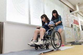 車いす利用者の避難誘導体験